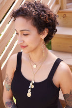 Load image into Gallery viewer, Simple Medallion Necklace